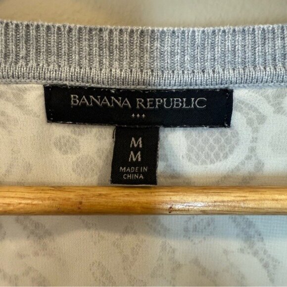 Banana Republic Factory Women's Medium Gray V Neck Sweater Lace Back Mixed Media - Picture 14 of 16